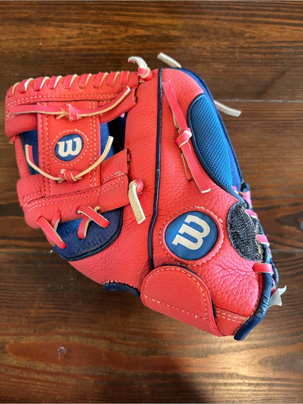 Wilson A200 All Position T-Ball 10 Inch Glove Red And Blue 2-6 Year Olds
